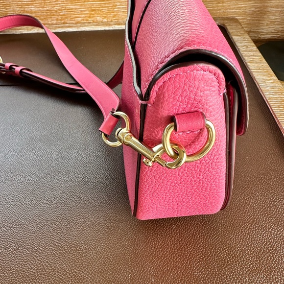 Pink leather crossbody bag from Coach with champagne hardware - Picture 9 of 9